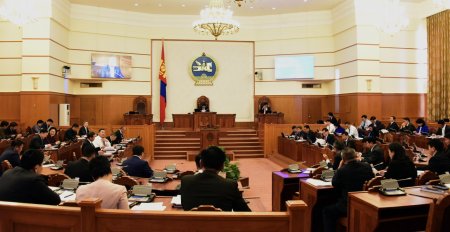 Монгол Улсын 2019 оны төсвийн тухай хуулийн төслийг хэлэлцэж эхэллээ
