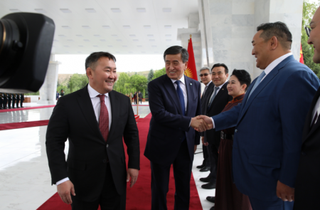 Монгол Улсын Ерөнхийлөгч Х.Баттулгыг Бүгд Найрамдах Киргиз улсын Ерөнхийлөгч С.Ш.Жээнбеков албан ёсоор угтлаа