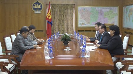 Монгол Улсын Шадар сайд Ө.Энхтүвшин Энэтхэгийн Элчин сайдыг хүлээн авч уулзлаа