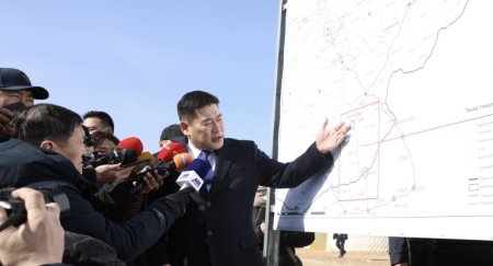 Л.Оюун-Эрдэнэ: Замын-Үүдийг Алтанбулагтай холбож чадвал Монгол Улсын эдийн засаг тэлнэ
