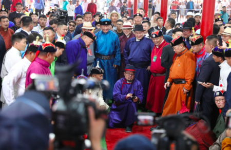 Монгол Улсын Ерөнхийлөгч, УИХ-ын дарга, Ерөнхий сайд нар Сурын талбай, Шагайн асарт зочиллоо