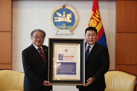Монгол Улсын анхны Ерөнхийлөгч П.Очирбатад хүндэтгэл үзүүллээ
