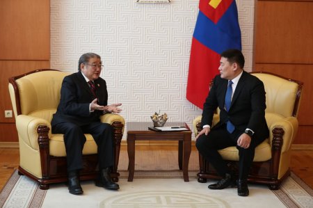 Монгол Улсын анхны Ерөнхийлөгч П.Очирбатад хүндэтгэл үзүүллээ