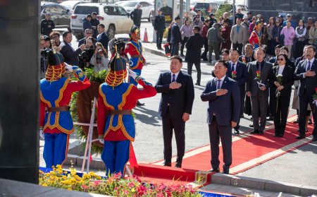 Улс төрийн хилс хэрэгт хэлмэгдэгсдийн дурсгалыг хүндэтгэв